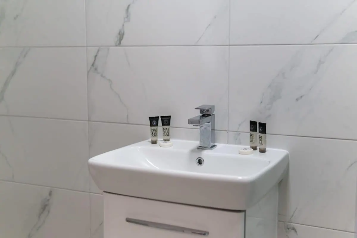 Spacious 1 Bedroom Apartment In Liverpool 0*,