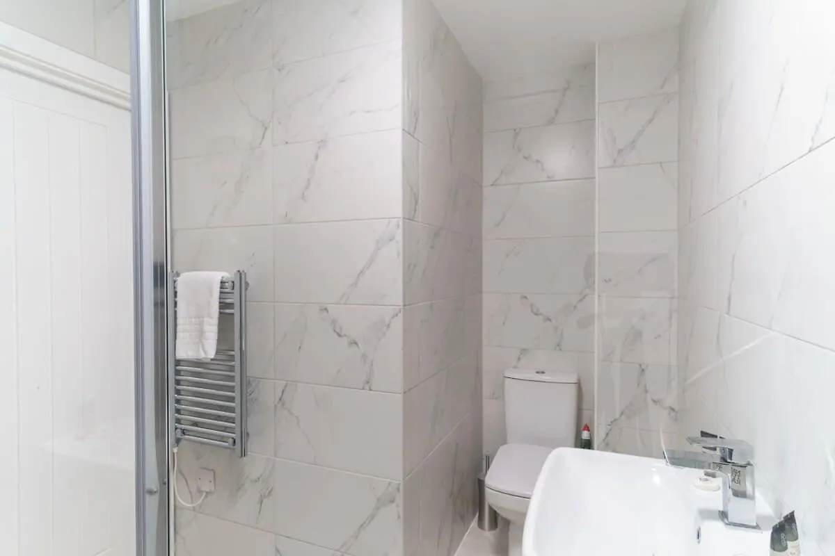 Spacious 1 Bedroom Apartment In Liverpool