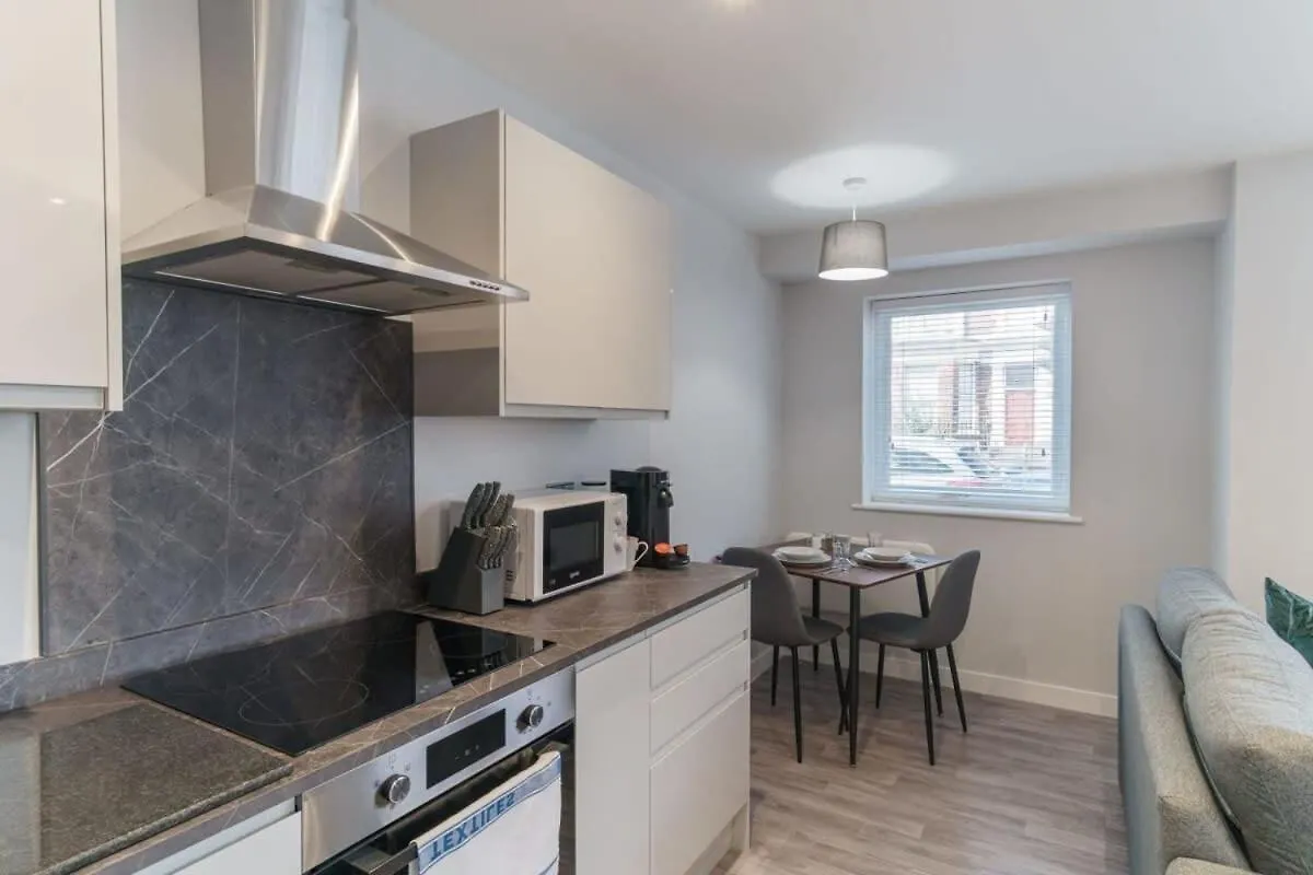 Spacious 1 Bedroom Apartment In Liverpool
