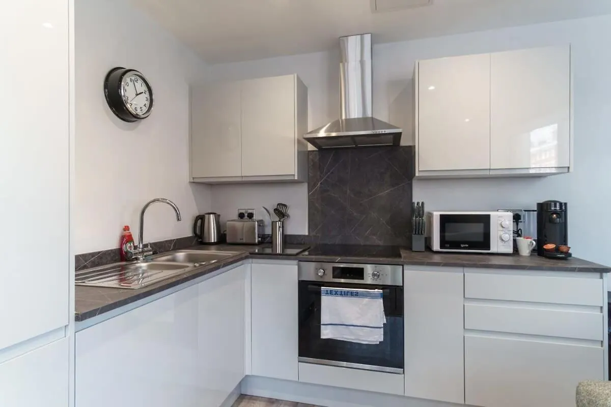 Spacious 1 Bedroom Apartment In Liverpool